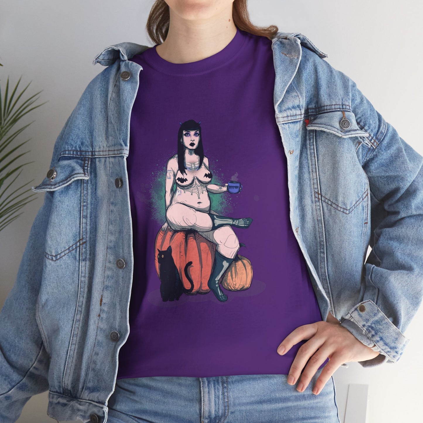 Spooky Queen Unisex Heavy Cotton Tee
