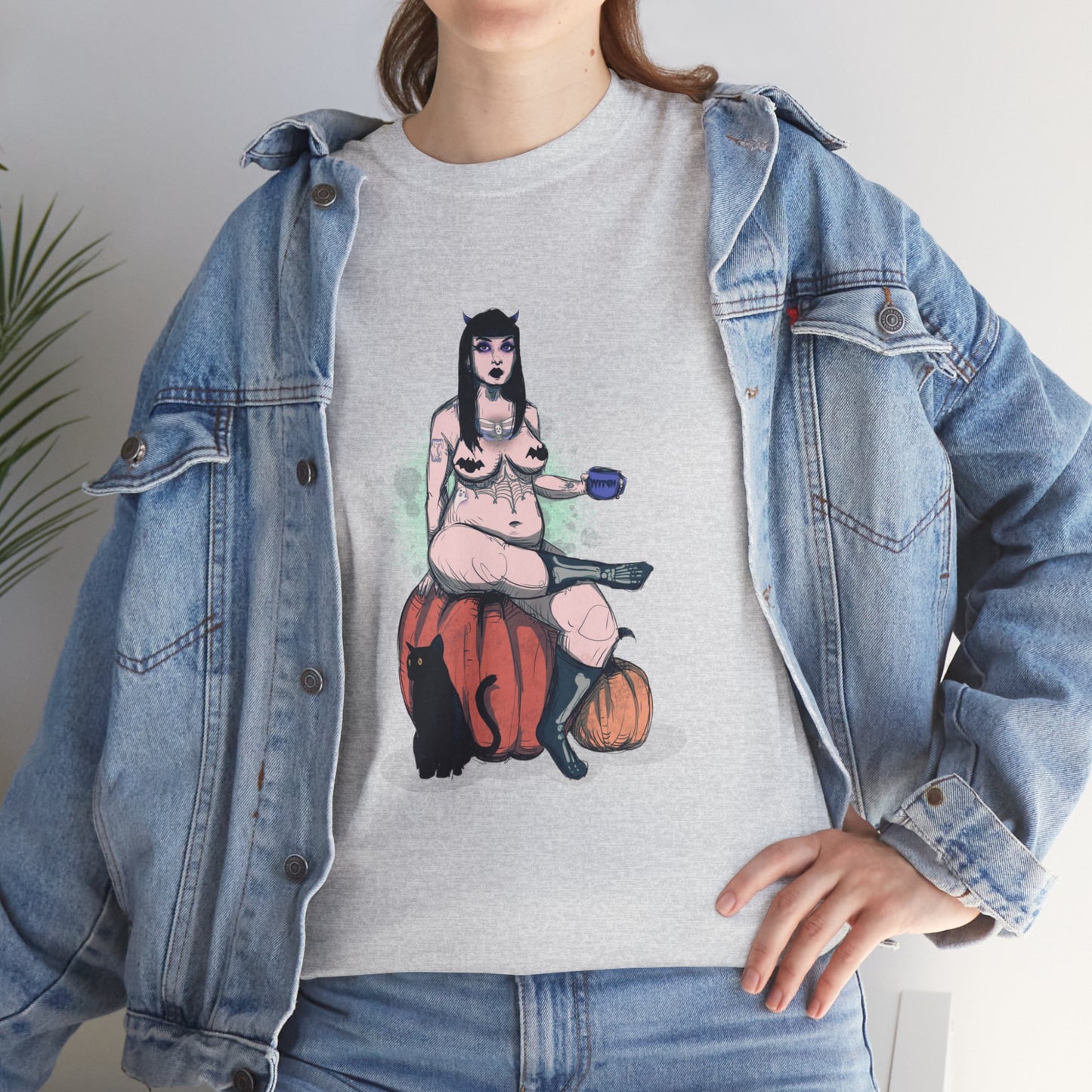 Spooky Queen Unisex Heavy Cotton Tee